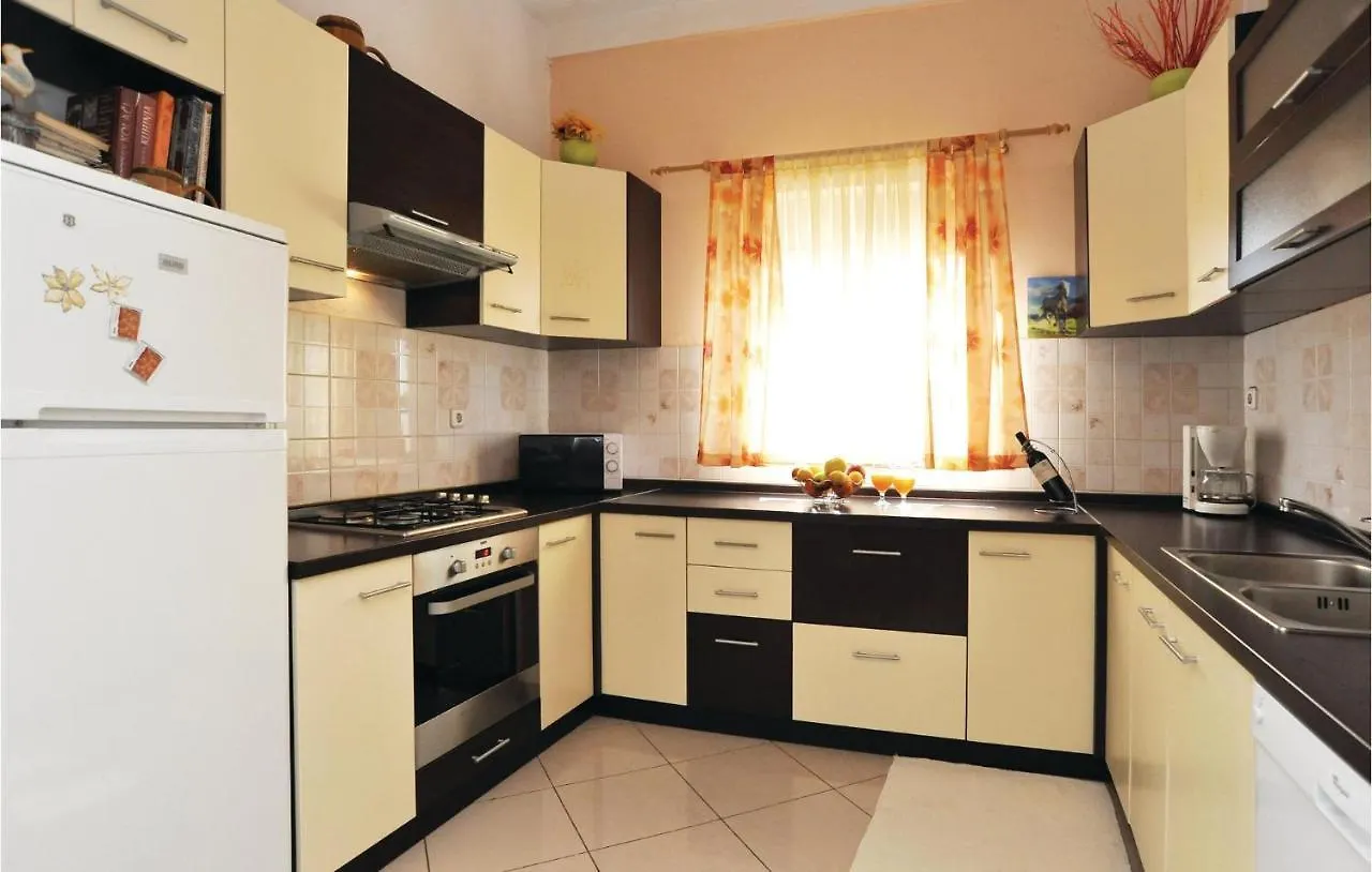 Beautiful Apartment In Maslenica With Kitchen