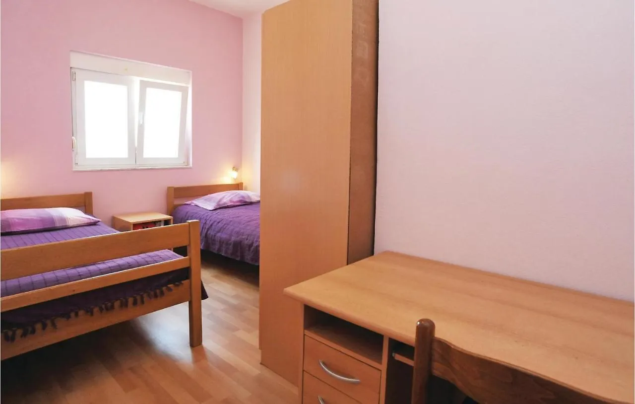 Beautiful Apartment In Maslenica With Kitchen 0*,