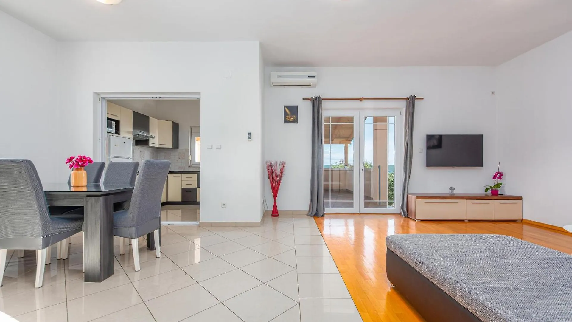 Beautiful Apartment In Maslenica With Kitchen