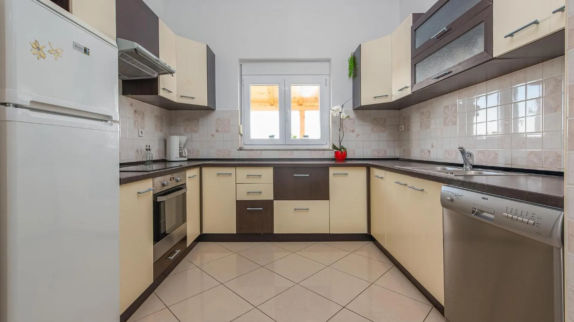 Beautiful Apartment In Maslenica With Kitchen